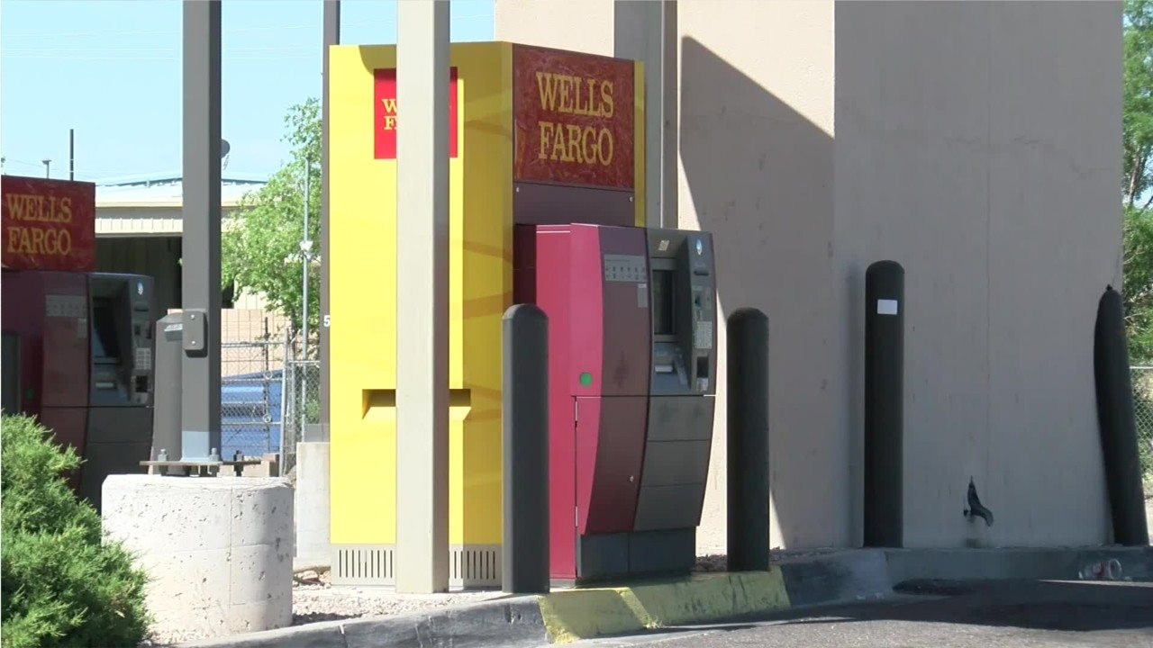 Phát hiện túi bọc chứa hơn 5,3 tỷ đồng tiền mặt bị bỏ lại cạnh cây ATM