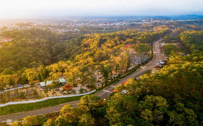 Việt Nam sở hữu một khu vực cao 1.200m so với mực nước biển, không khí mát mẻ quanh năm ví như “Đà Lạt thu nhỏ”, được đề xuất xây thêm khách sạn 5 sao sau khi Sun Group đổ bộ