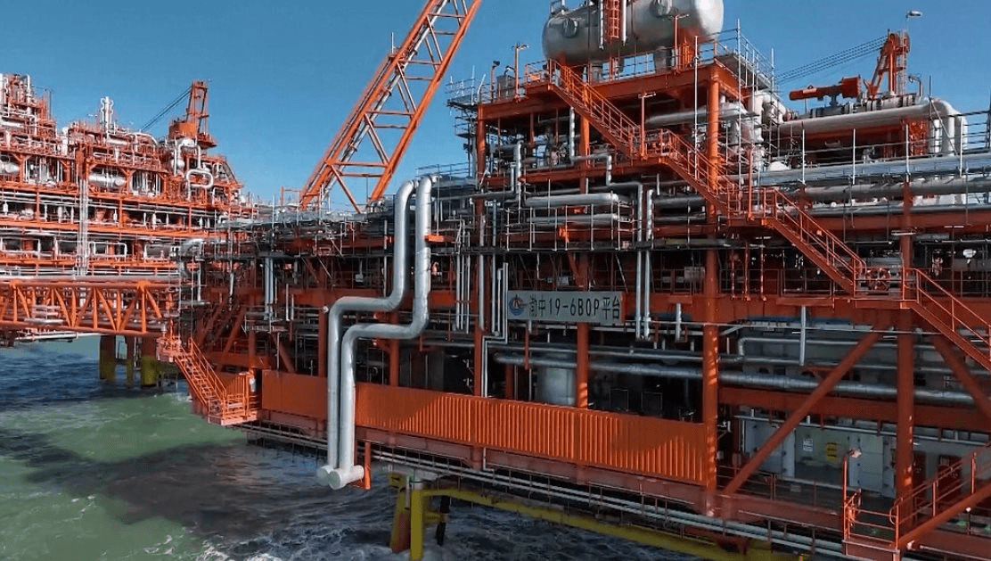 Khoan liên tục 5.000 mét xuống biển, phát hiện mỏ dầu 200 triệu mét khối, mỏ khí 200 tỷ mét khối, sản lượng 5.200 tấn/ngày