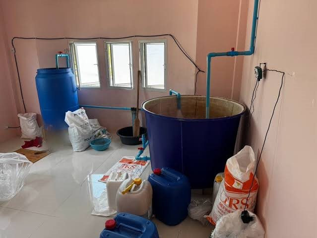 Đột kích 7 căn nhà, công an phát hiện đường dây sản xuất bột ngọt và cà phê giả, tịch thu hơn 120.000 sản phẩm tại Thái Lan
