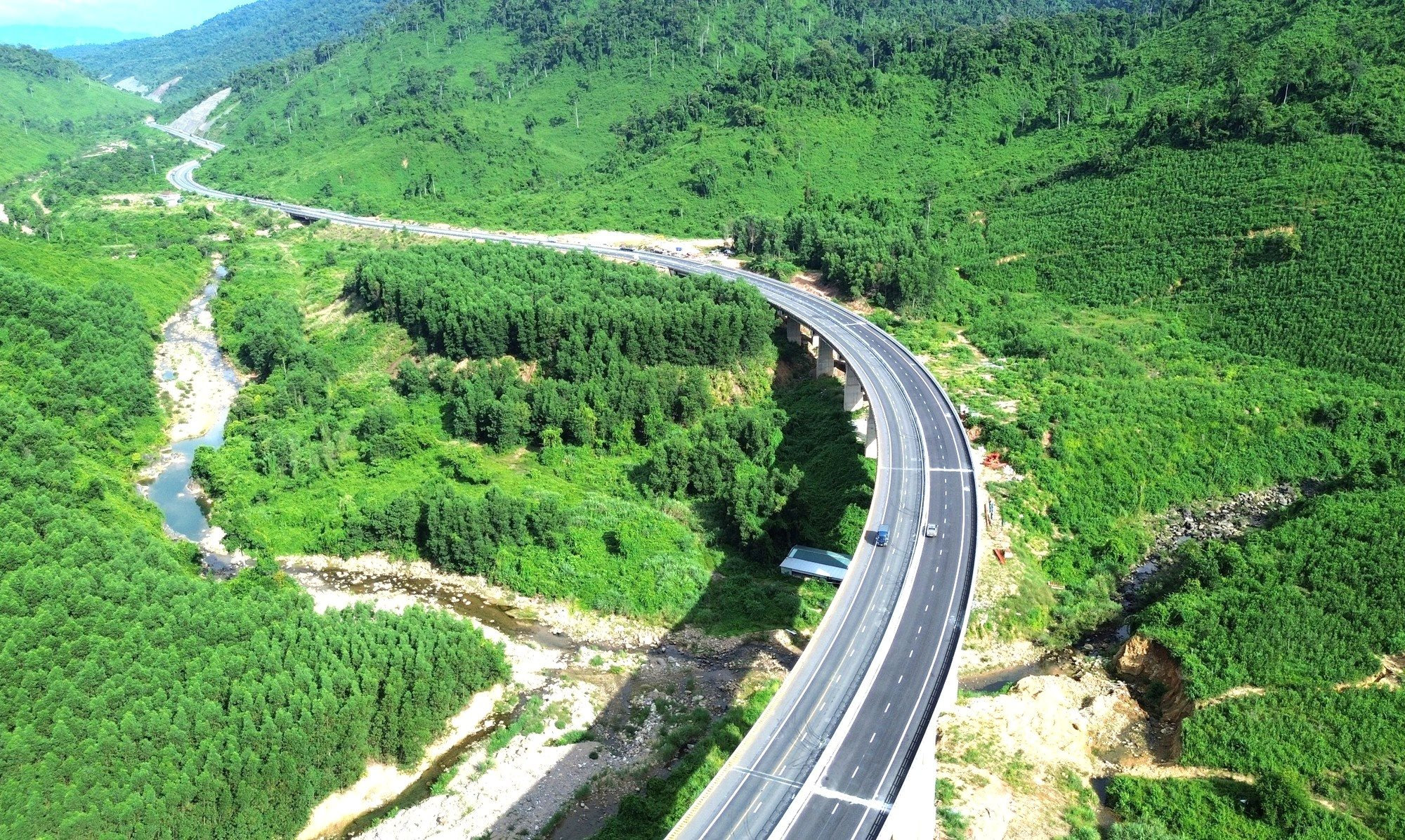 cao-toc-la-son-hoa-lien.jpg