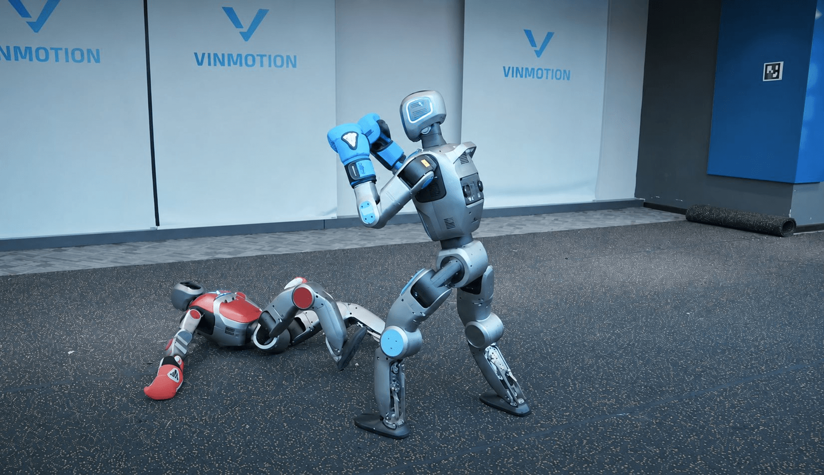 Tỷ phú Phạm Nhật Vượng “khoe” Robot mini hình người mới lên trình bất ngờ