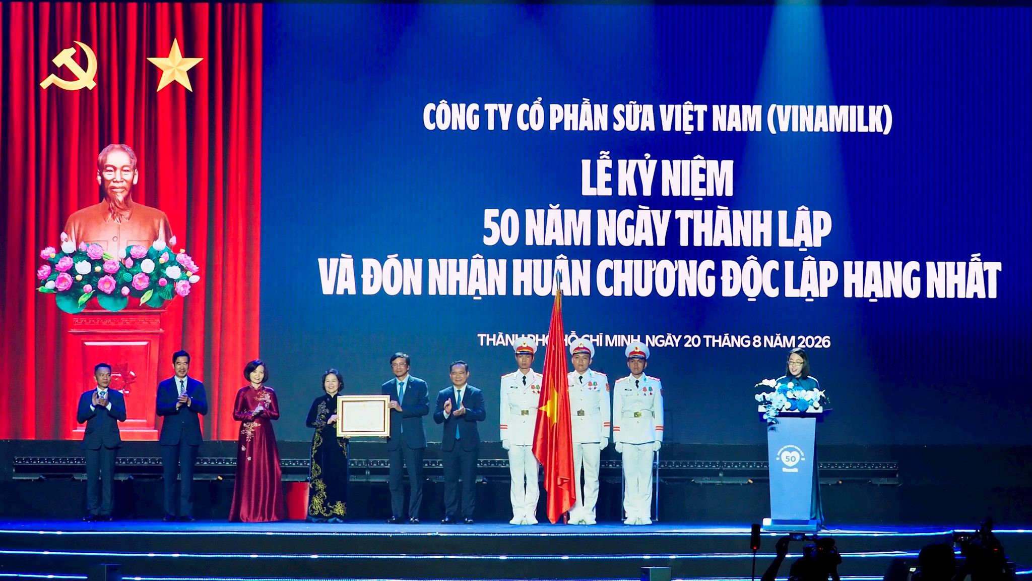 Vinamilk đón nhận huân chương độc lập hạng nhất tại dấu mốc 50 năm