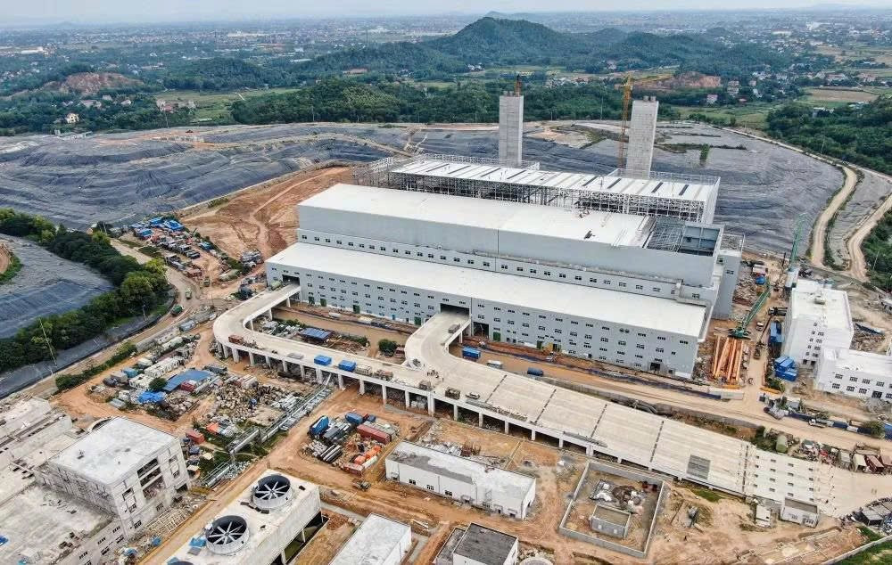 EVN dự kiến giá trần điện rác năm 2026 ở mức 2.378,39 đồng/kWh, thấp hơn 7,64% so với năm 2025