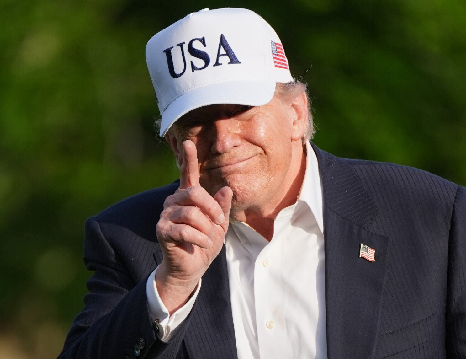 Hơn 1.000 giao dịch tài chính trong 1 tháng hé lộ động thái lớn của Tổng thống Trump