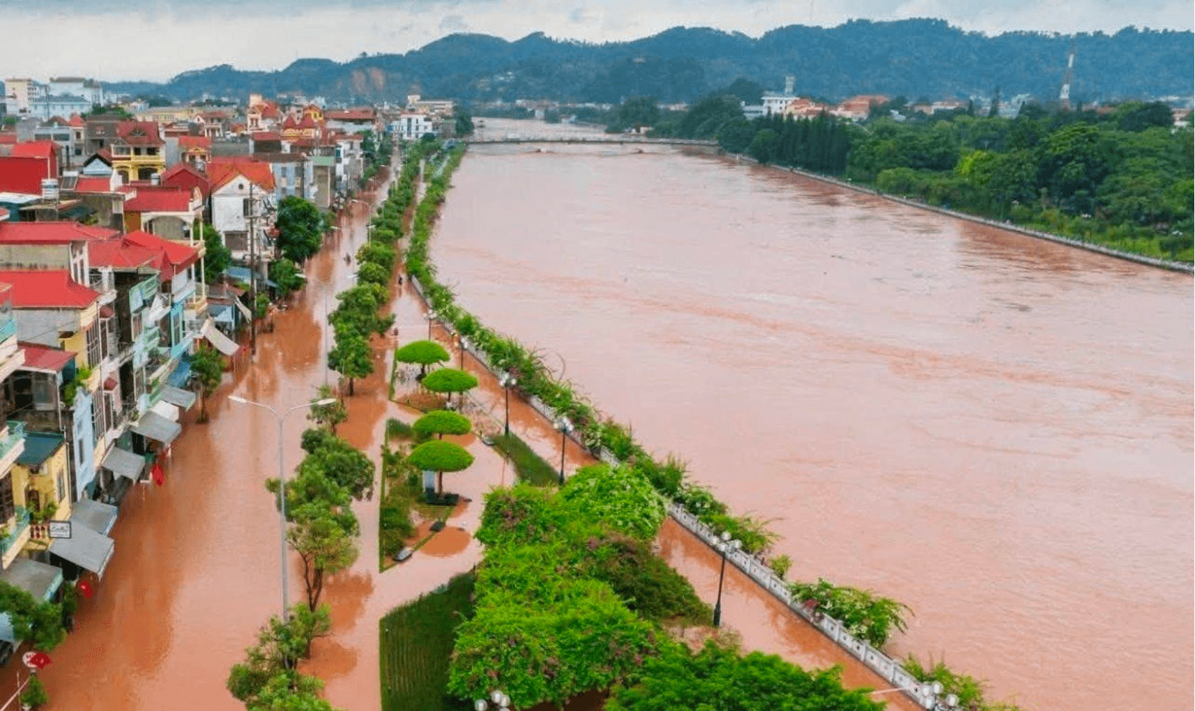 Mưa lũ lịch sử tại Lạng Sơn do Bão số 4: Hàng nghìn nhà dân ngập sâu, 8.100 người căng mình ứng cứu
