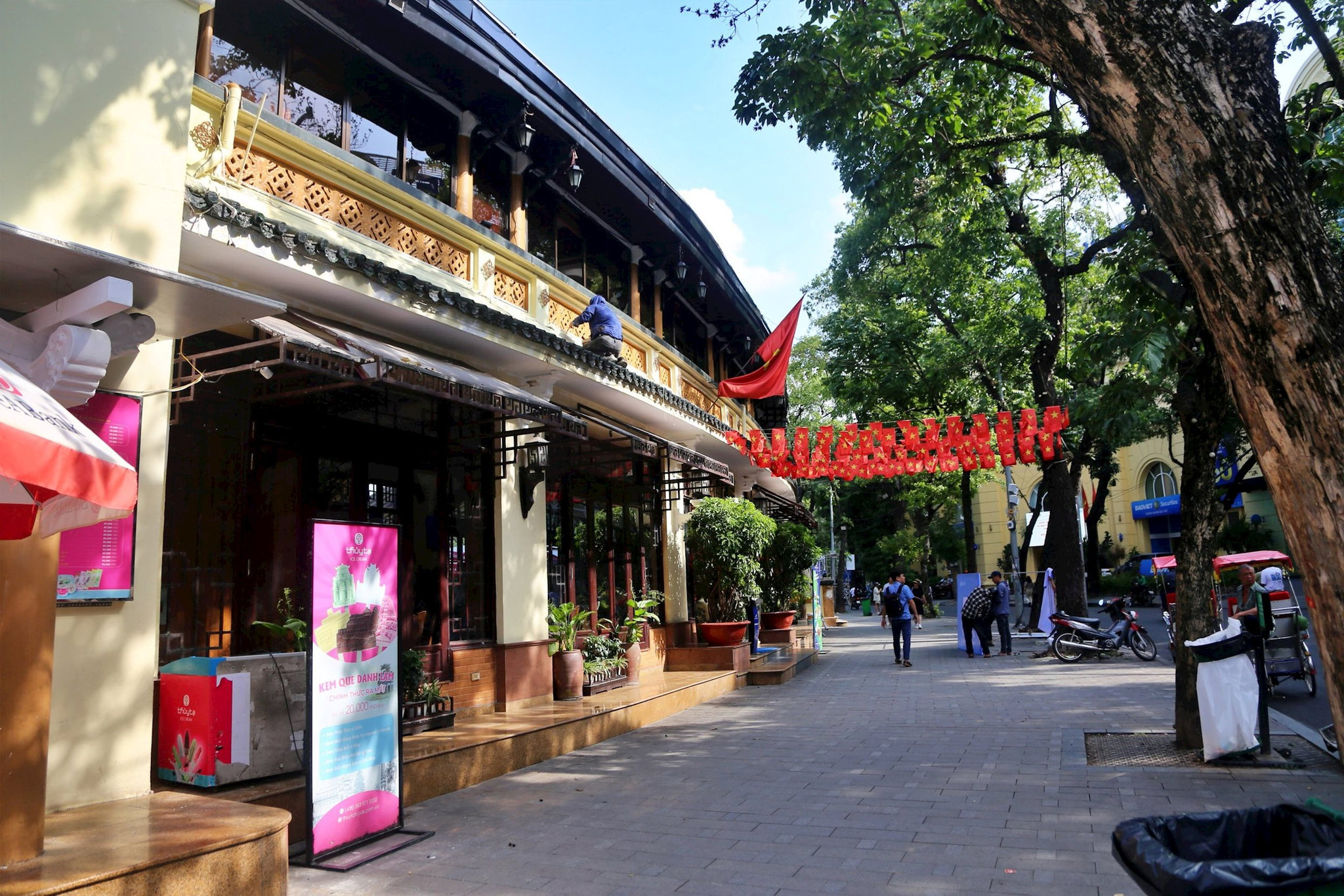 pha-do-mot-phan-nha-hang-thuy-ta-canh-ho-hoan-kiem-185250811171528125.jpg