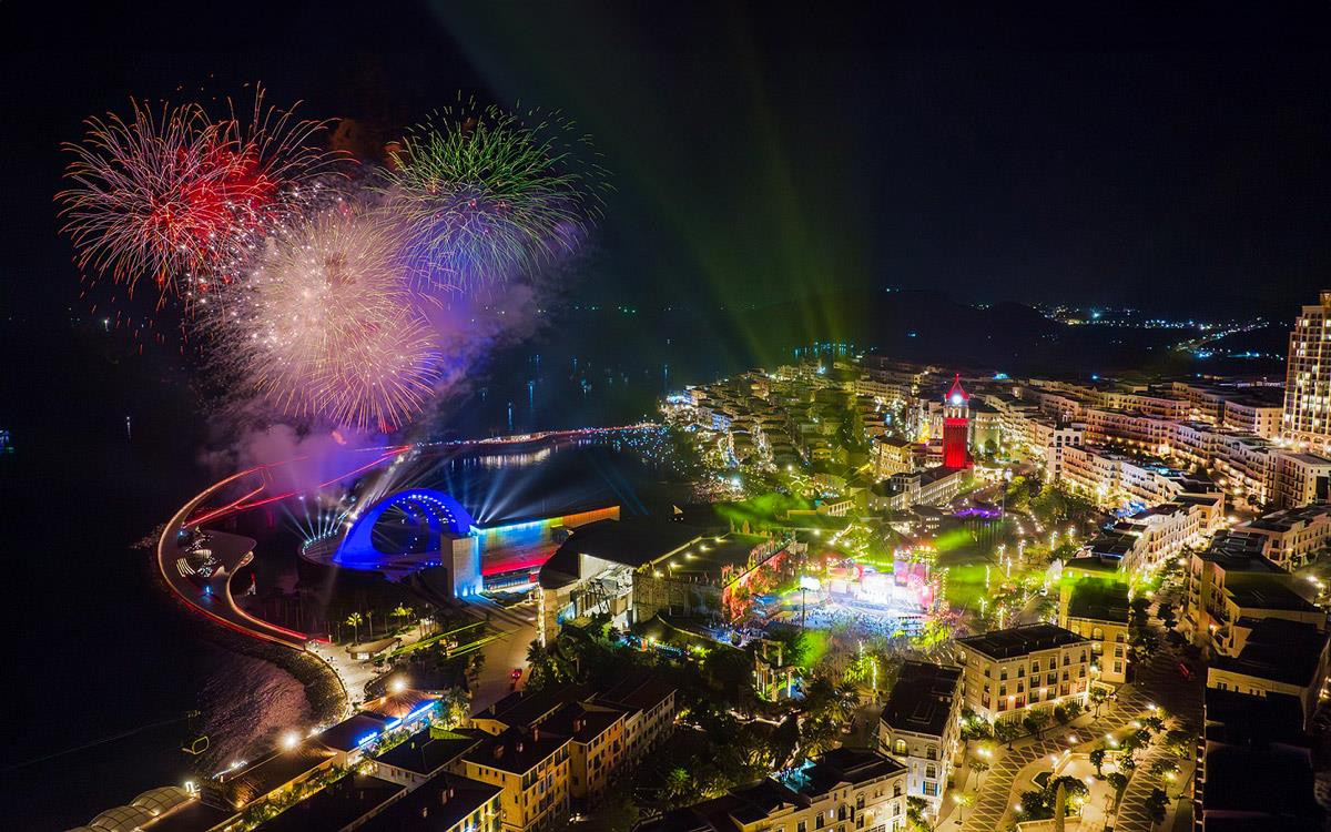 phao-hoa-sunset-town.jpg