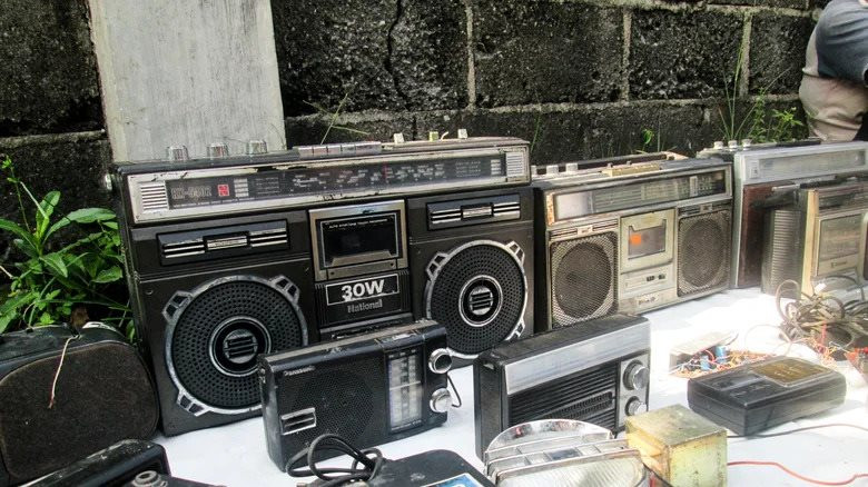aiwa-boombox-1787417030.jpg