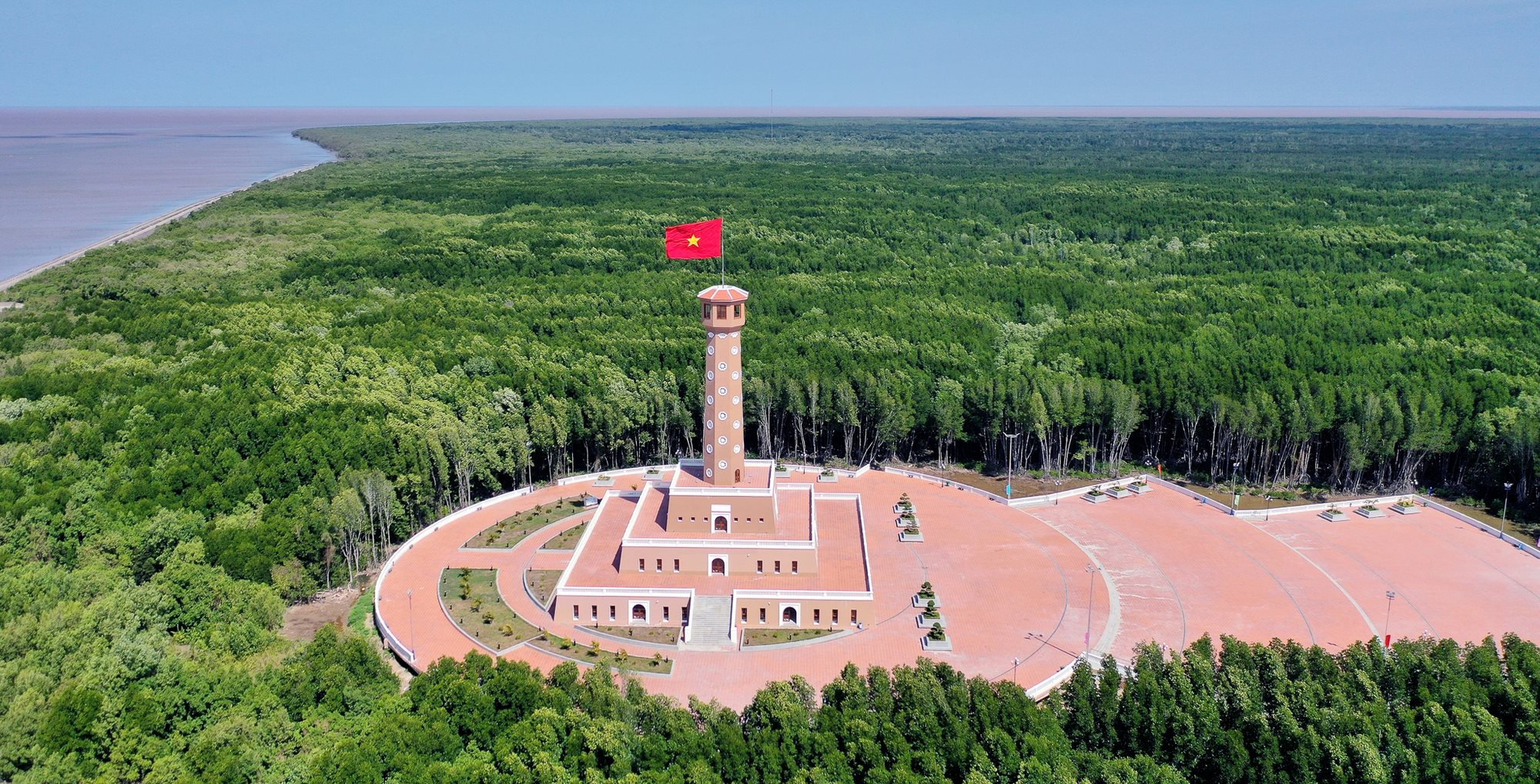 “Ông lớn” Xuân Thiện, T&T, PAGroup cam kết rót 439.000 tỷ đồng vào tỉnh duy nhất Việt Nam có 3 mặt giáp biển
