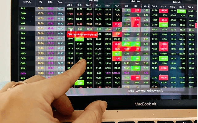 Cổ phiếu SSB “cháy hàng”, VN-Index nối dài chuỗi tăng lên phiên thứ 7