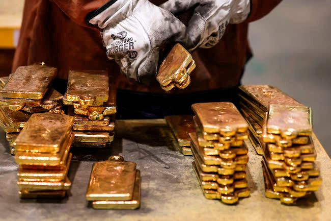 Loạt thông tin quan trọng sắp công bố, chuyên gia dự báo thế nào về giá vàng tuần tới?
