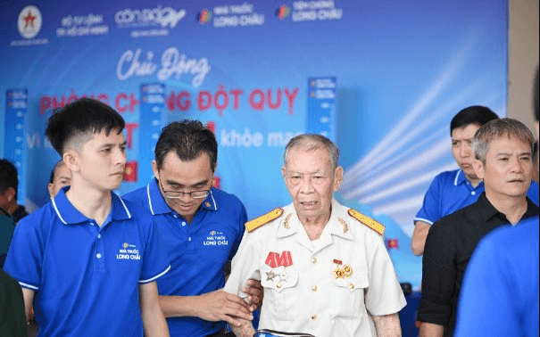 Chăm sóc sức khỏe người dân, tri ân người có công: Dấu ấn "Hành trình tri ân" tại đặc khu Côn Đảo