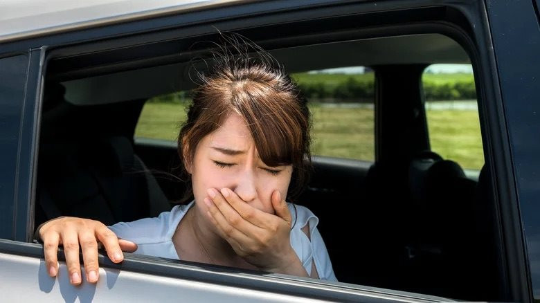Đi xe điện êm như thế mà lại "buồn nôn, say xe" hơn cả đi xe xăng: Lý do thật bất ngờ