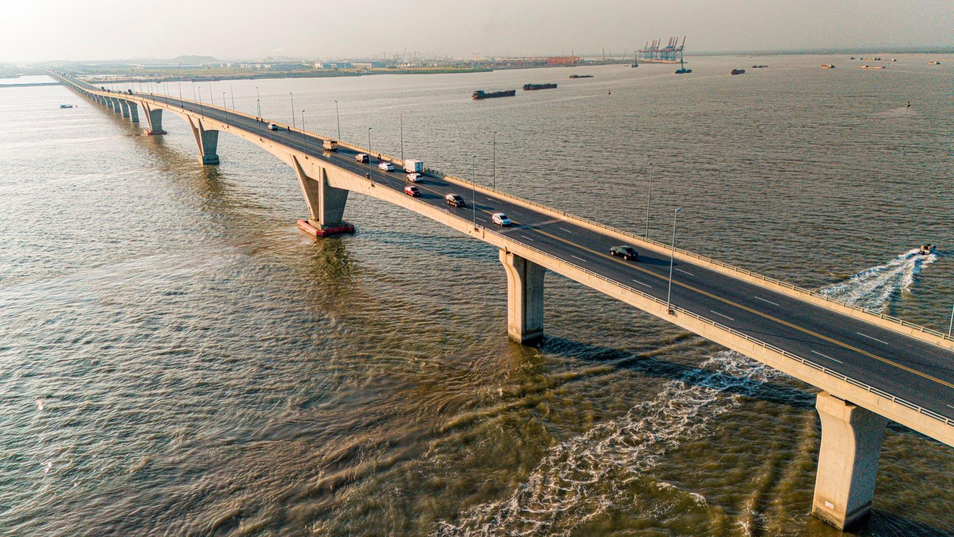 9 năm trước, Việt Nam khánh thành cây cầu đặc biệt đúng Quốc khánh: "Con trăn khổng lồ” 2km được dựng giữa biển bằng công nghệ chưa từng có, ai đứng sau?