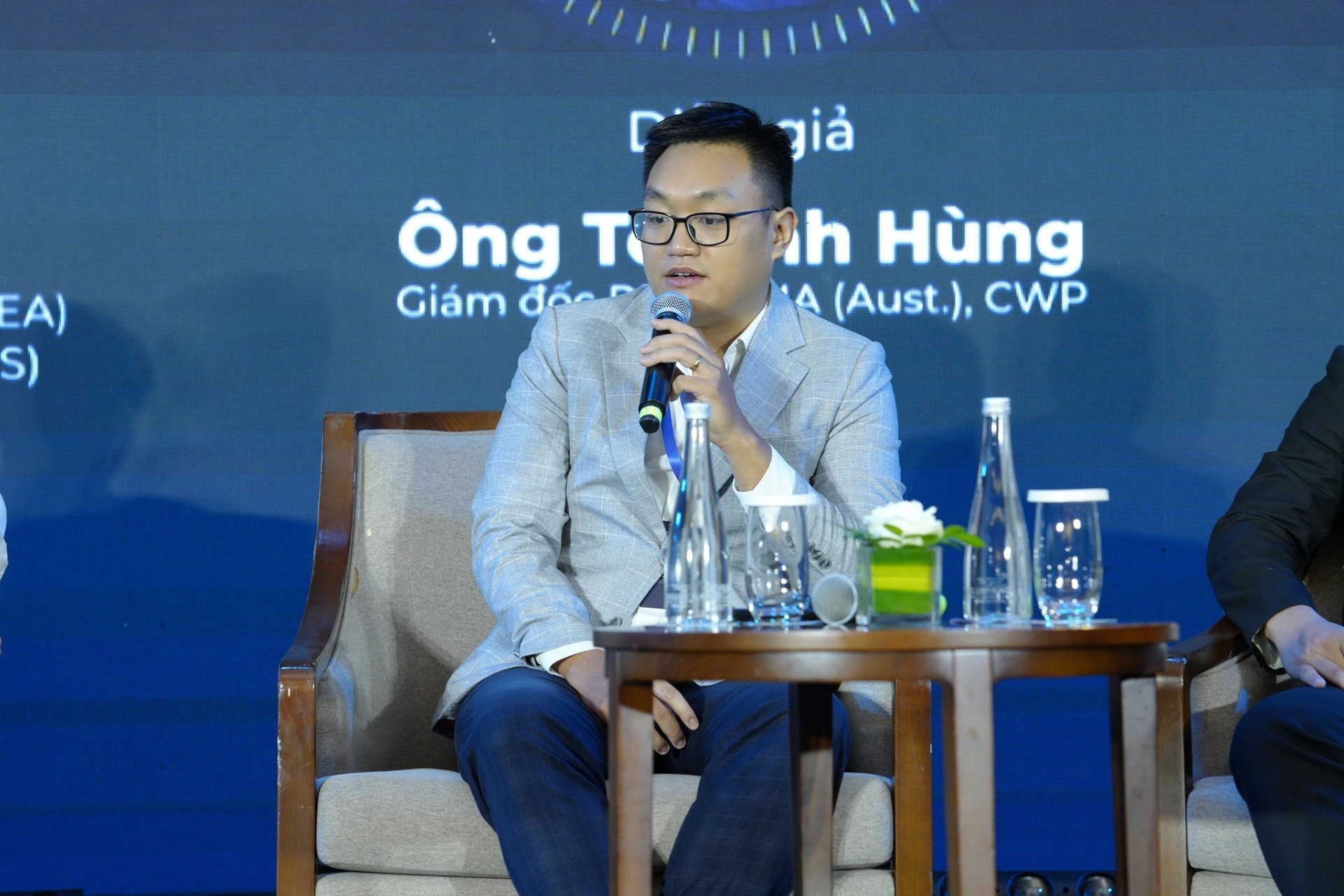 to-anh-hung.jpg