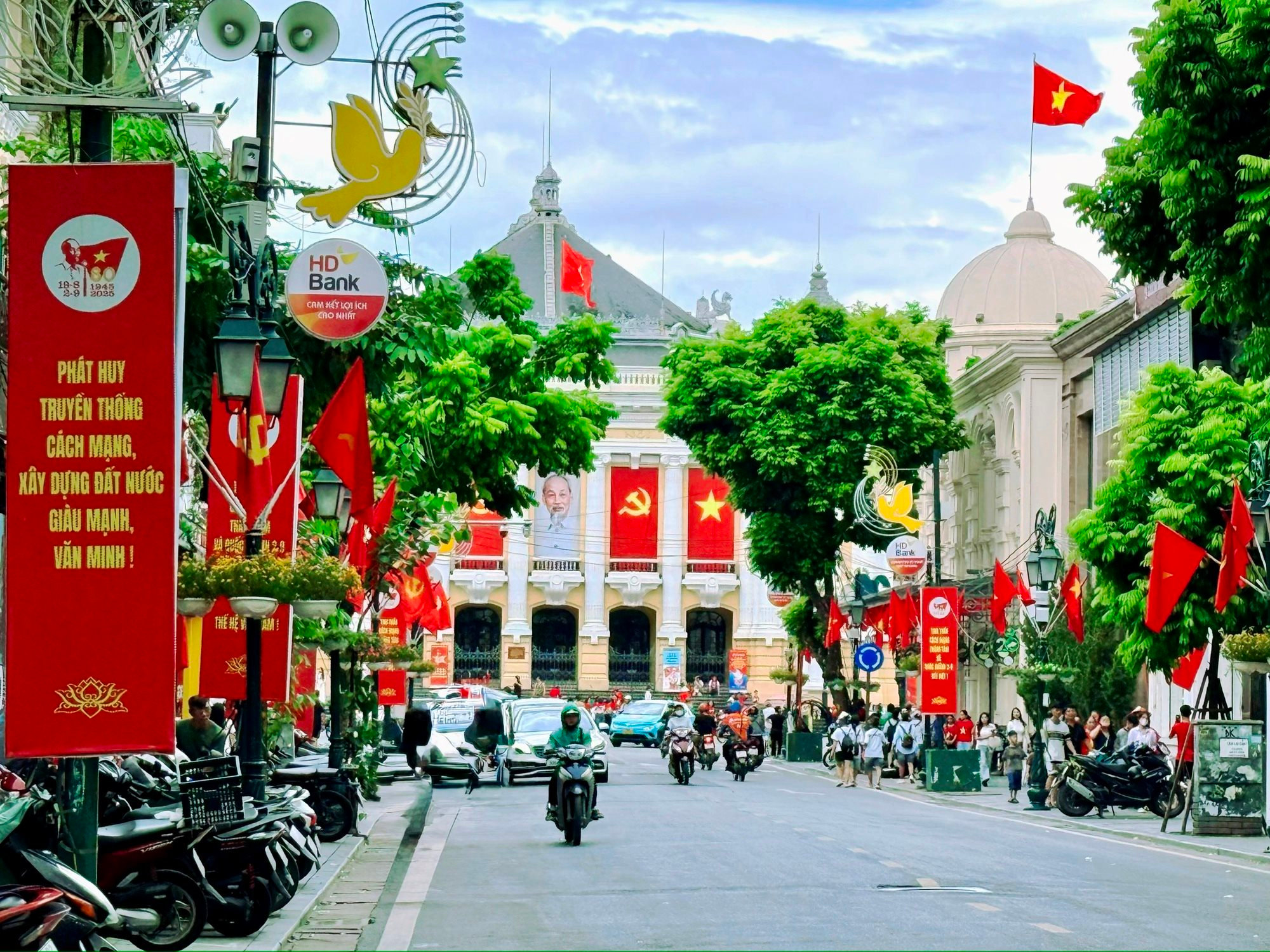 Sáng nay (3/9), diễn ra Hội nghị toàn quốc quán triệt và triển khai thực hiện một số Nghị quyết, Chỉ thị của Bộ Chính trị