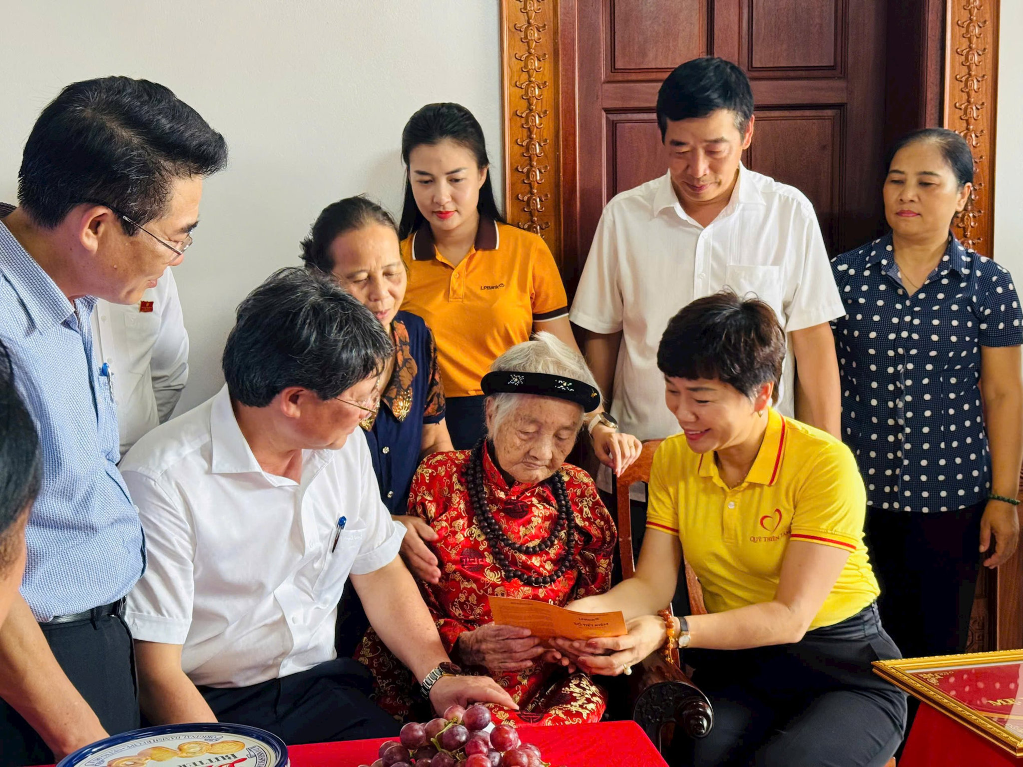26.8.2026_tang-qua-cho-me-viet-nam-anh-hung-nhan-dip-chao-mung-80-nam-ngay-thuong-binh-liet-sy-2-.jpg