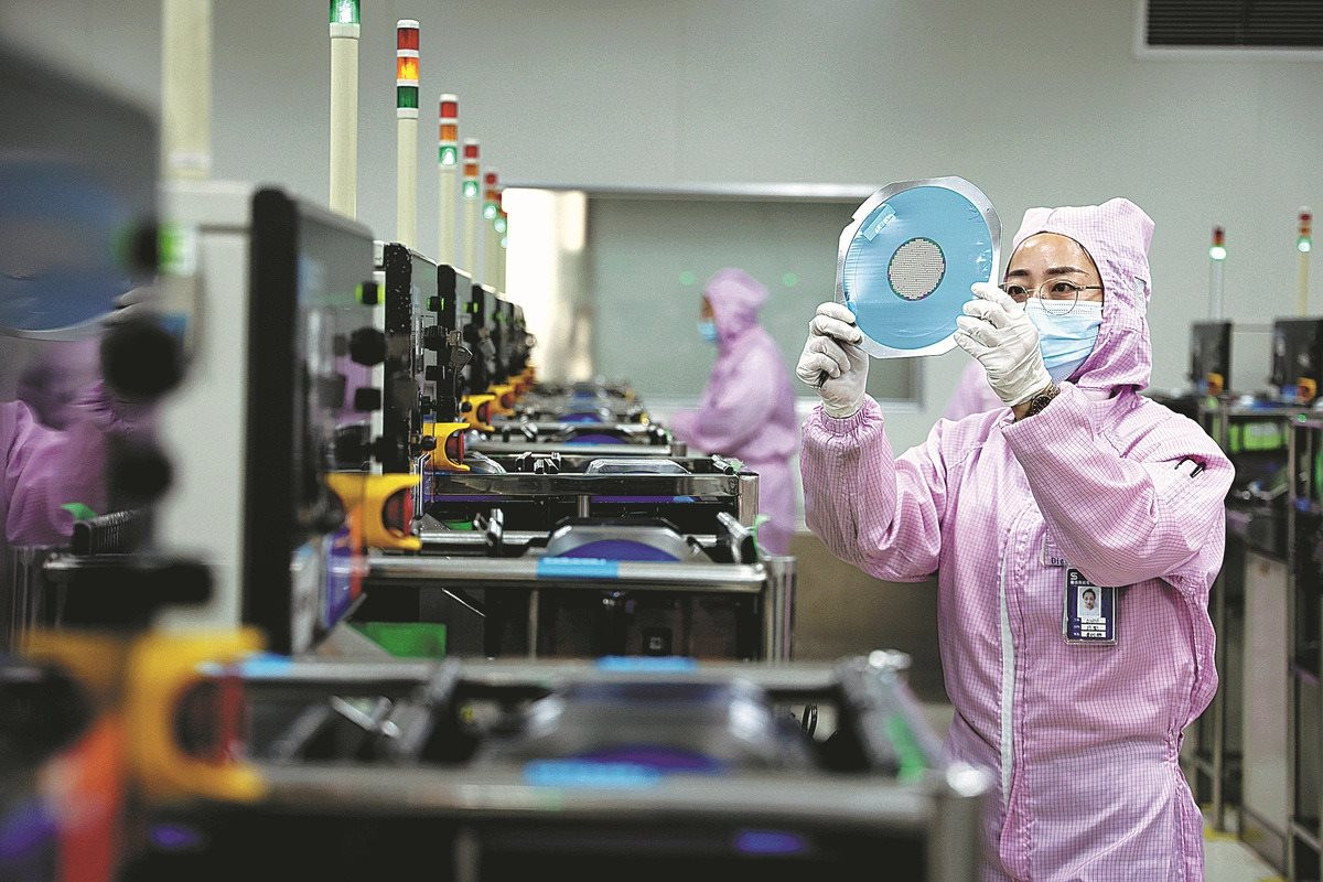 Tung hô là vậy nhưng trình độ sản xuất chip của Trung Quốc vẫn "mắc kẹt ở năm 2004", bám đuổi ASML trong tuyệt vọng