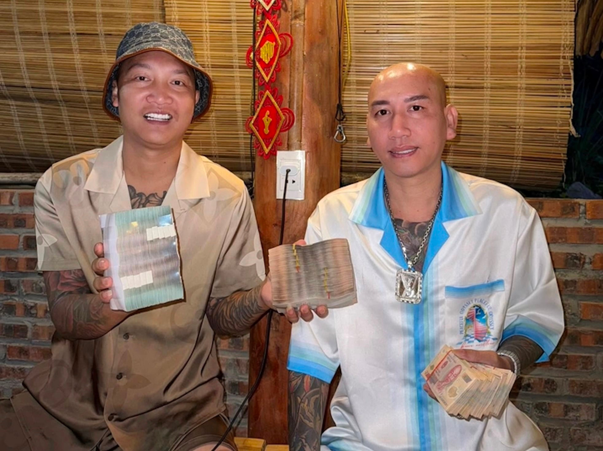 ‘Giang hồ mạng’ Huấn Hoa Hồng, Phú Lê bỏ túi hàng trăm tỷ đồng: Chuyên gia chỉ ra thứ biến hàng triệu người xem thành khách hàng