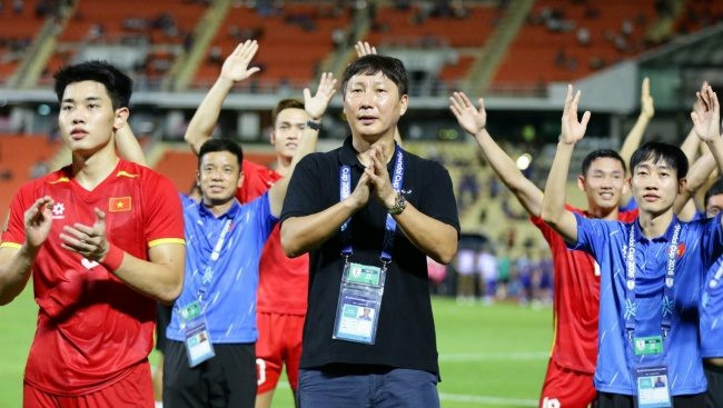 Quê hương của HLV Kim Sang Sik sẽ tặng quà tới hơn 400 triệu đồng cho người dân để làm 1 việc “cấp bách”