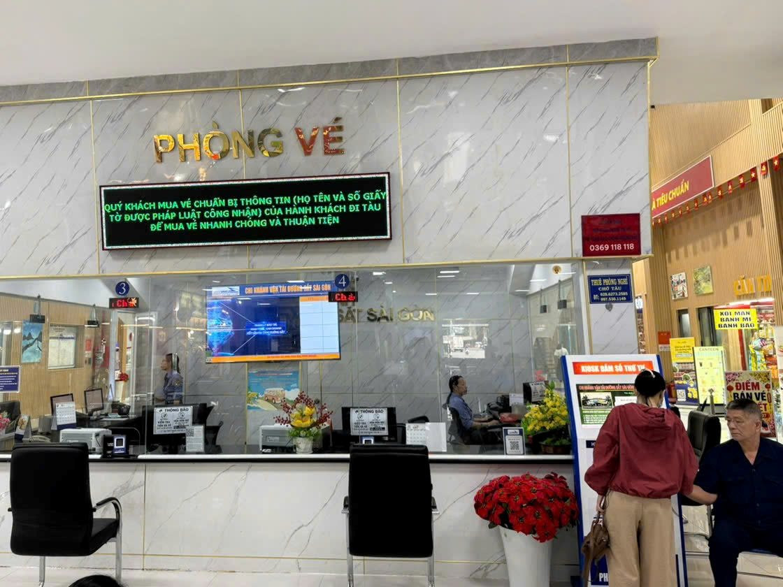 Giá vé tàu giảm tới 40%, khách mua khứ hồi được ưu đãi thêm 30%