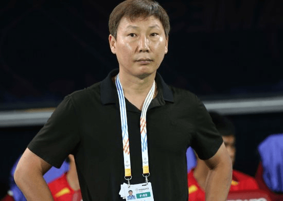 Mức lương hiện tại của HLV Kim Sang-sik
