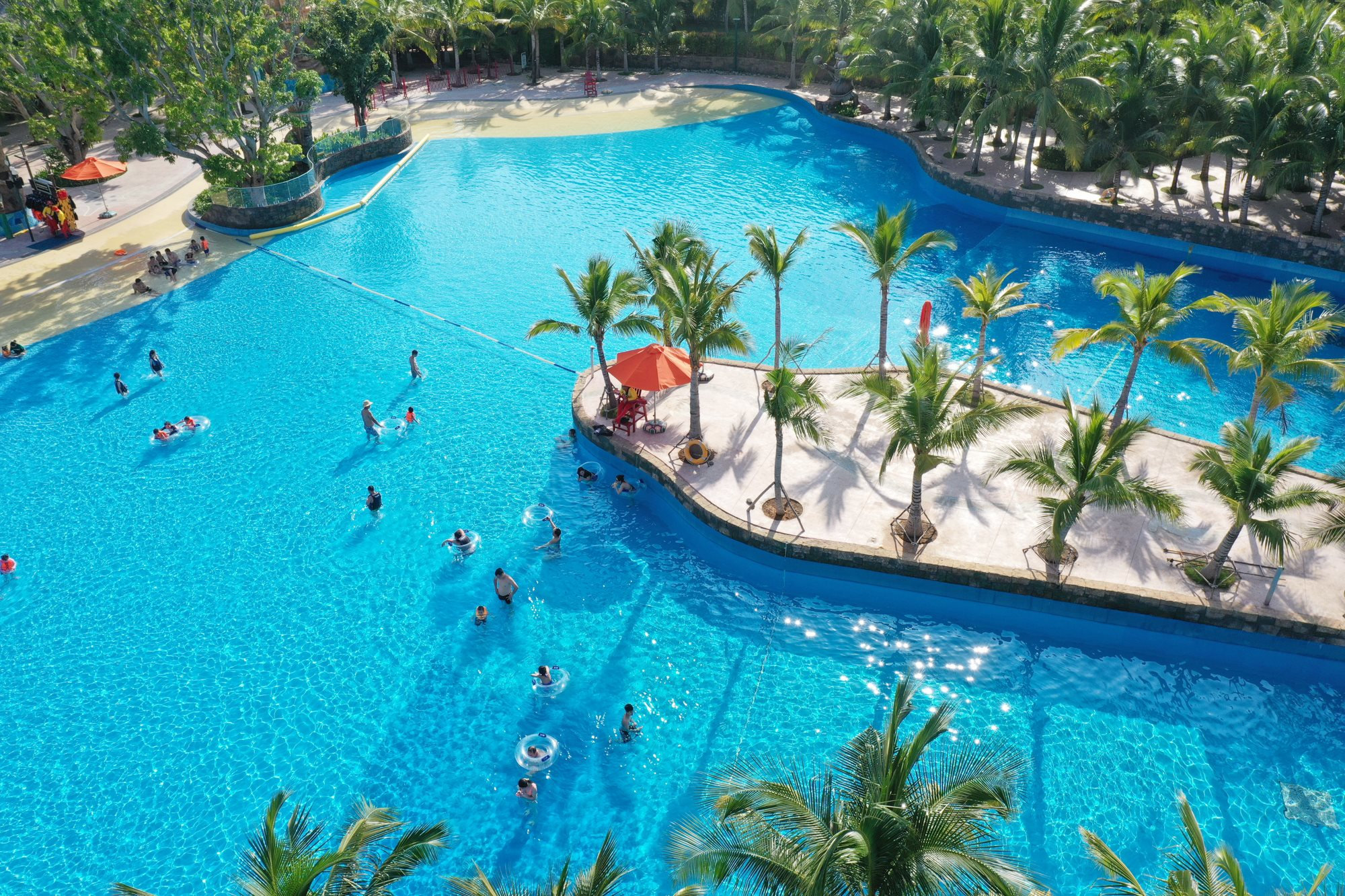 3-cong-vien-nuoc-aquatopia-phu-quoc2.jpg