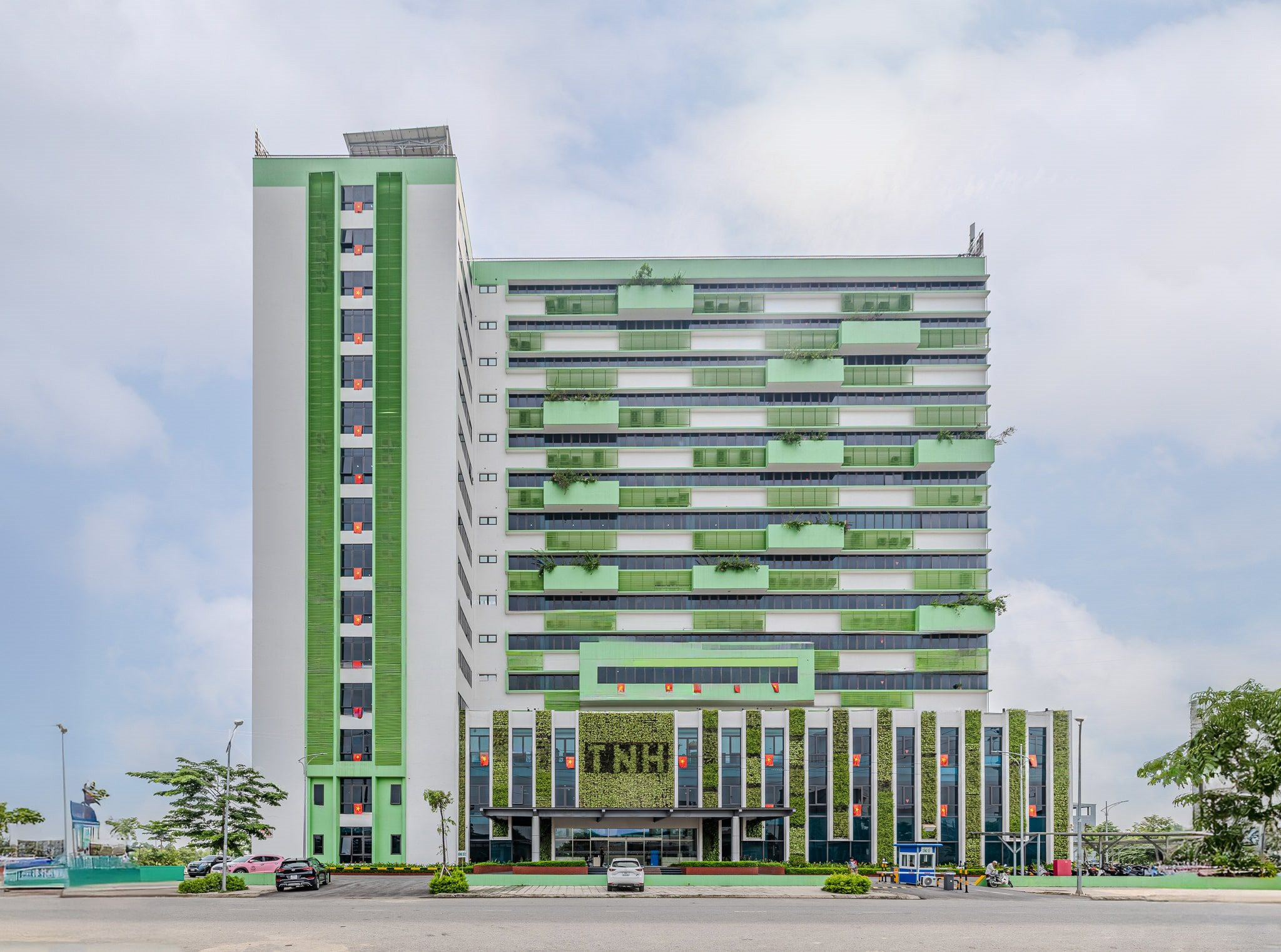 Một thành viên HĐQT Bệnh viện TNH muốn bán sạch cổ phiếu TNH đang có