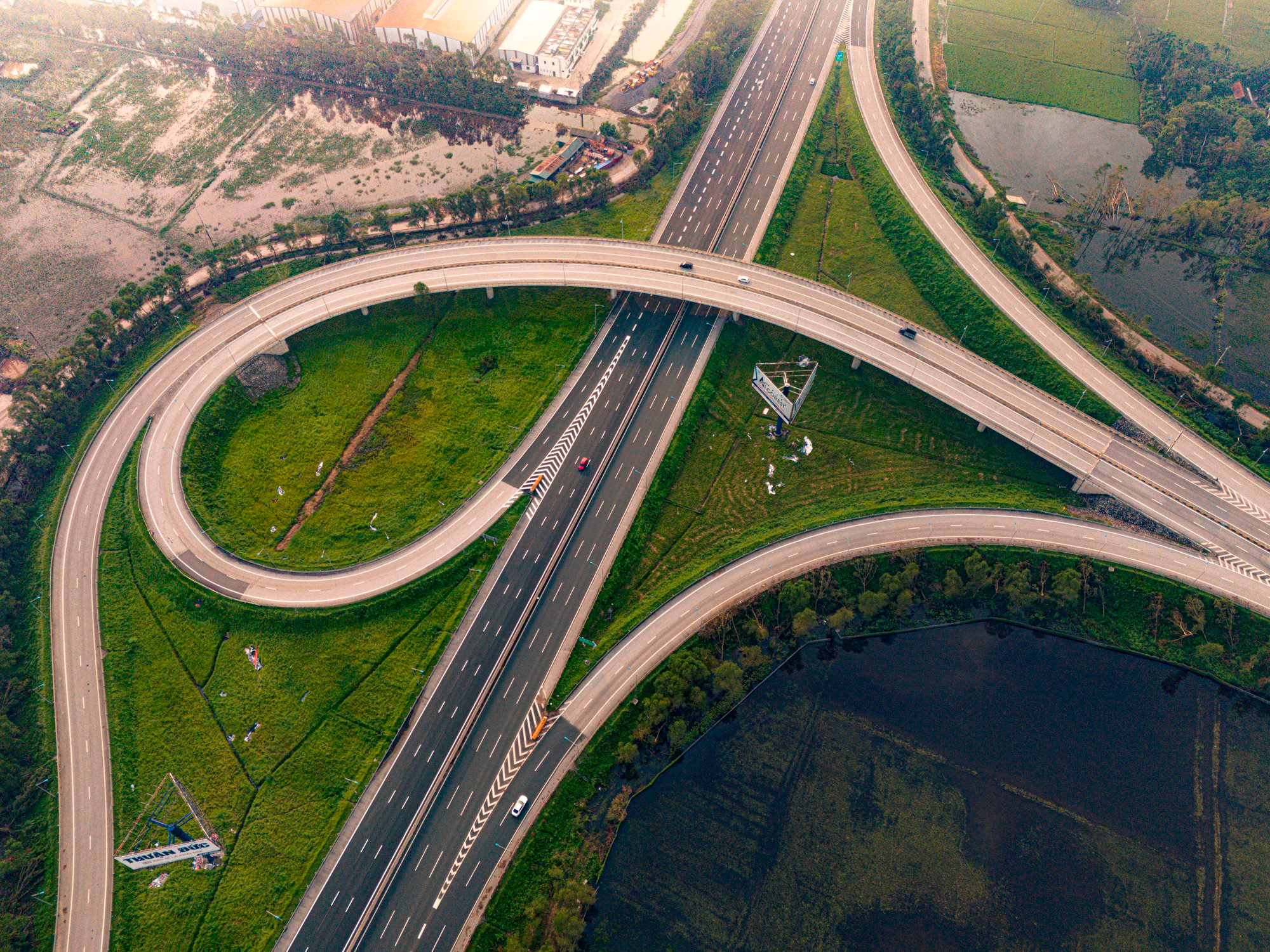 dji_20240915070033_0892_d.jpg