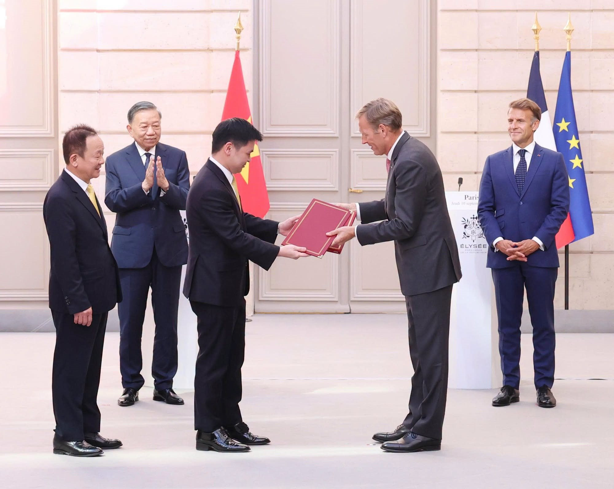 Hãng hàng không của Bầu Hiển đặt mua 50 máy bay Airbus