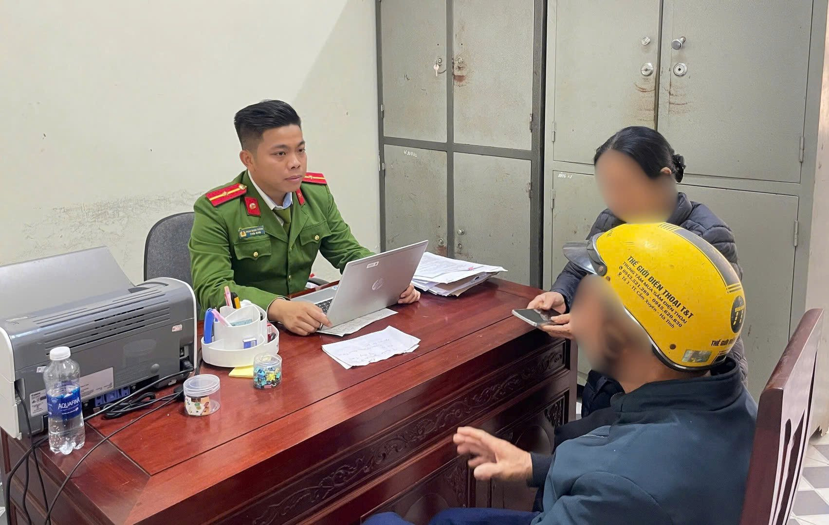 Công an yêu cầu người dân thường xuyên nhận và chuyển tiền qua nhiều tài khoản ngân hàng trong trường hợp sau đến cơ quan trình báo 