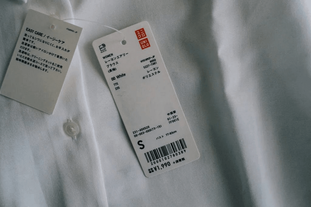 uniqlo-rfid-hang-tag.png