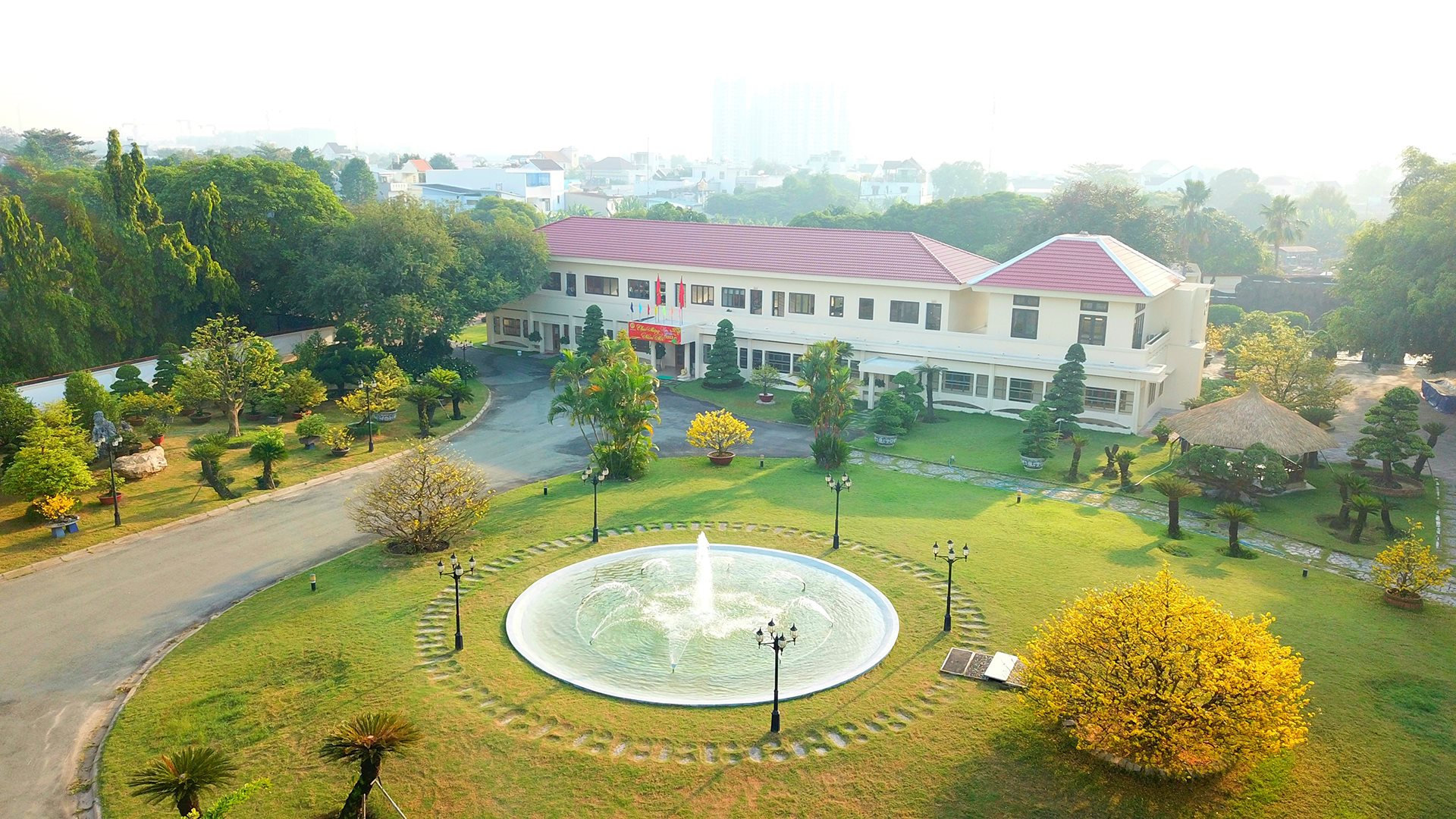 Vừa bị thu hồi hơn 1,45 triệu m2 đất, chân dung doanh nghiệp Nhà nước sở hữu 10.000ha cao su tại Lào, 3 sân golf và nắm 30% công ty sữa FrieslandCampina Việt Nam