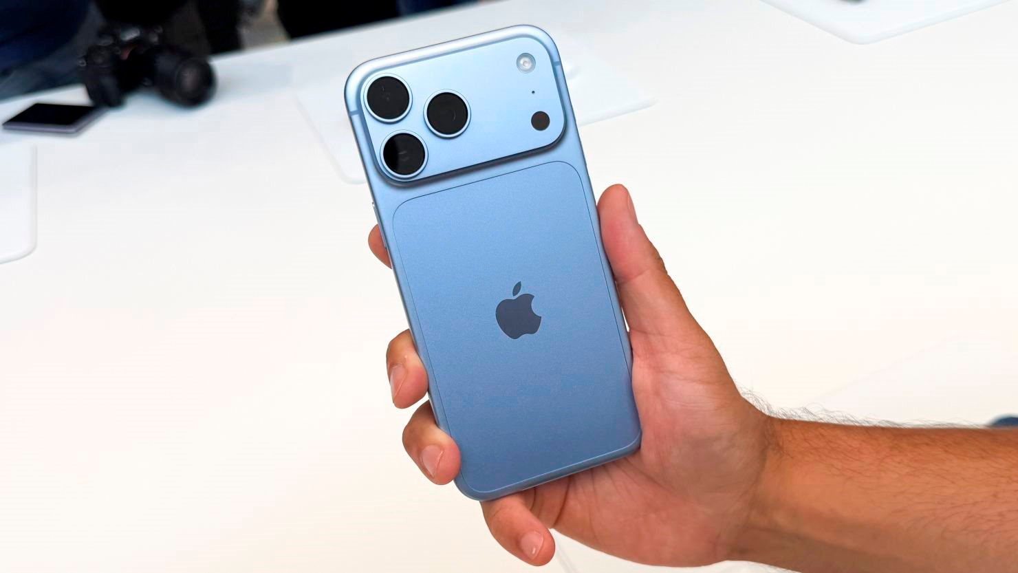 iphone-18-pro-pro-max-cnnu-review-credit-mike-andronico-02.jpg