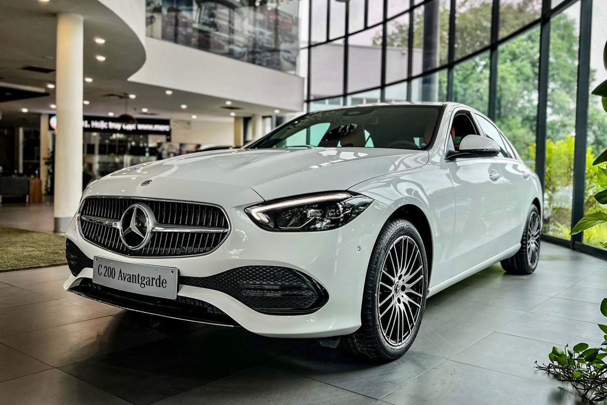 Hàng trăm xe Mercedes-Benz C200 và C300 bị thu hồi