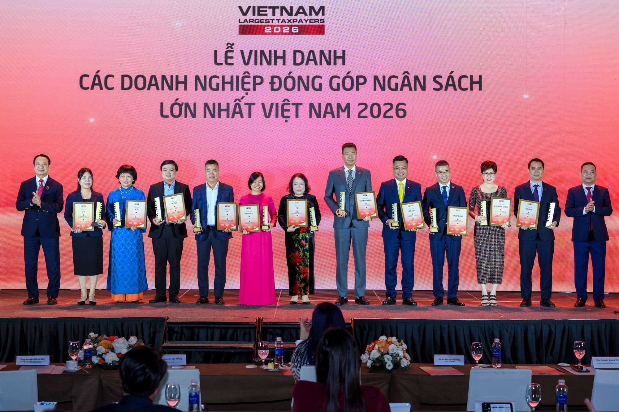 Lễ Vinh danh Doanh nghiệp nộp ngân sách lớn nhất 2025: Hàng chục đại diện nộp ngân sách hàng trăm nghìn tỷ đồng góp mặt