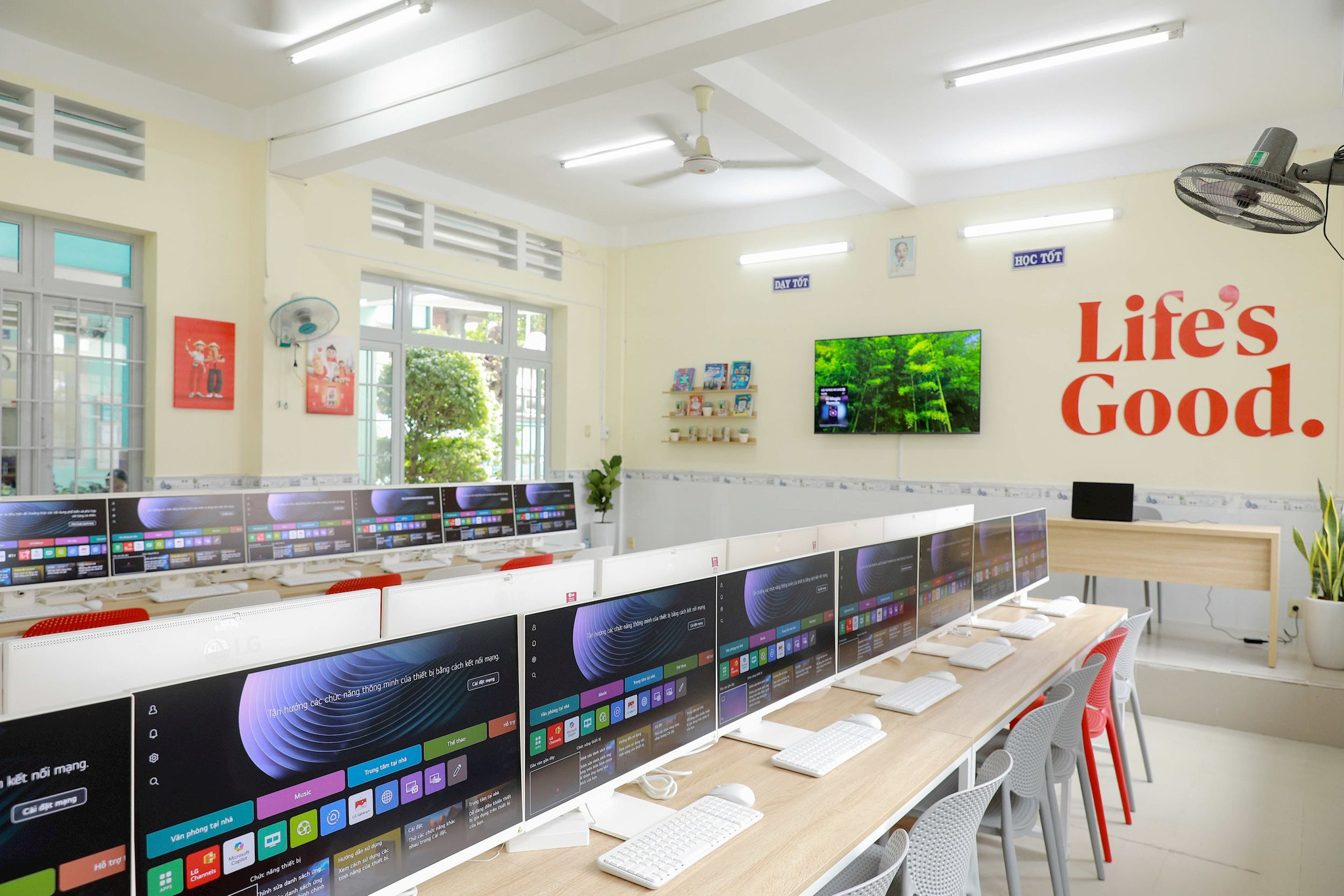 Cải thiện điều kiện học tập và tạo cơ hội để trẻ em tiếp cận sớm với công nghệ thông tin