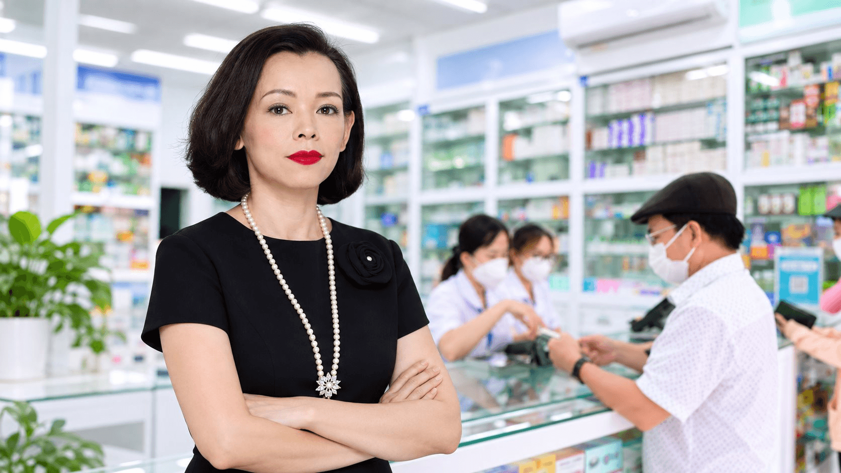 Bà Nguyễn Bạch Điệp bắt tay với quỹ của Pháp, Hội Chữ thập đỏ, ĐH Y Dược, ĐH Y Khoa, cho hơn 22.000 dược sĩ học một kỹ năng khác ngoài bán thuốc