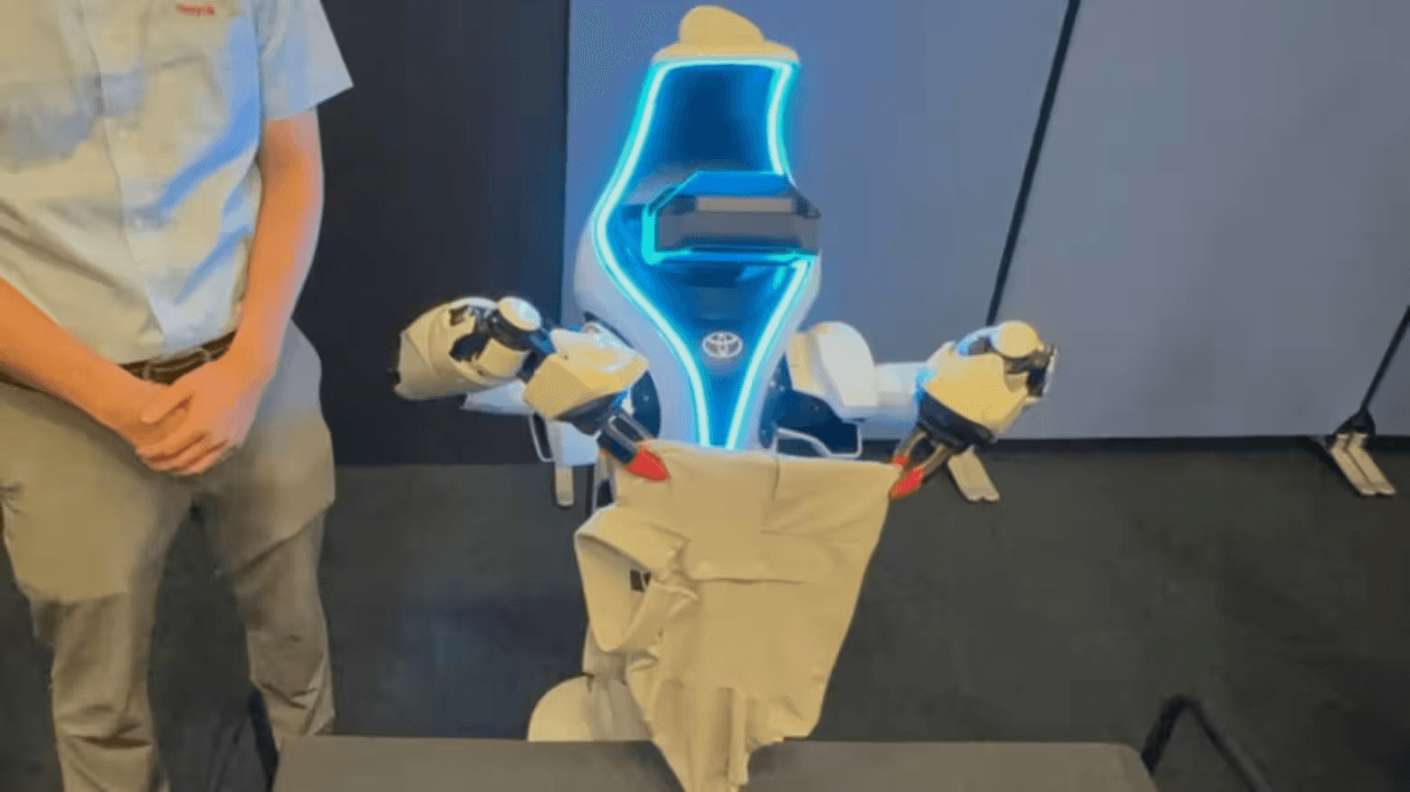 400.000 robot cùng con người làm việc: Toyota hé lộ mô hình nhà máy khiến cả ngành ô tô choáng váng
