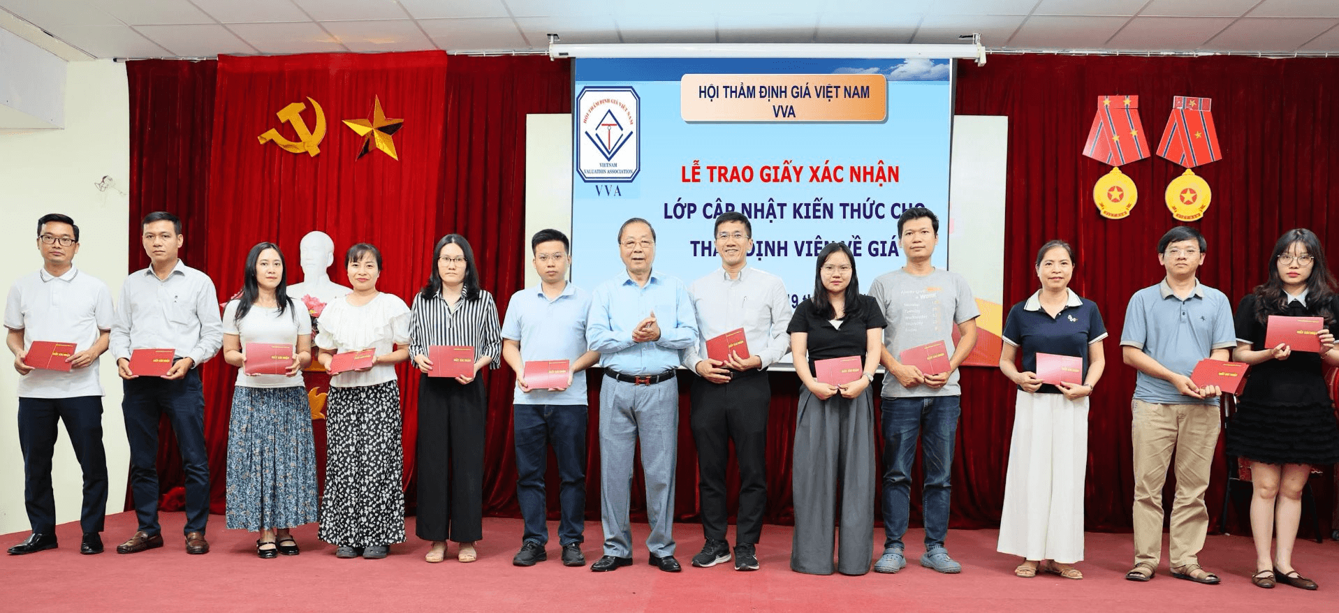Hội Thẩm định giá Việt Nam bế giảng 2 lớp cập nhật kiến thức về thẩm định giá tại Hà Nội