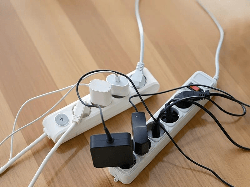 plug-a-power-strip-into-another-power-strip_f40b7538-32cd-4db8-99bd-cedbe1caccf7.png