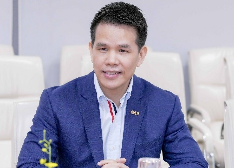 1 tuần sau khi rời PV GAS, cựu CEO Phạm Văn Phong xuất hiện