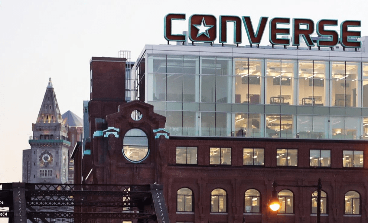 Converse xin lỗi, gỡ quảng cáo gây tranh cãi
