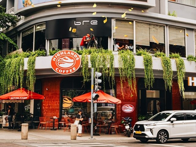 Highlands Coffee tăng doanh số 47%, mạnh nhất trong nhóm thương hiệu quốc tế: Vì sao Jollibee lại nhường quyền kiểm soát?