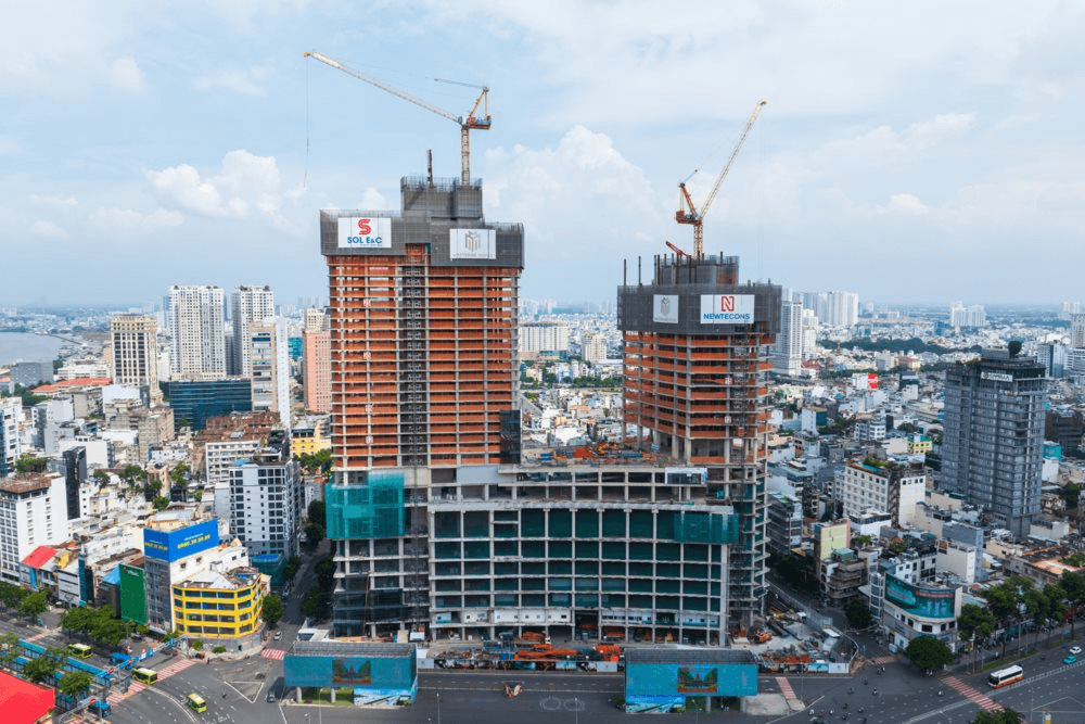 Tòa tháp đôi 235 m cao nhất Việt Nam tăng tốc thi công, đang lắp kính: Thương hiệu khách sạn xa xỉ bậc nhất thế giới lần đầu xuất hiện, dưới lòng đất có một điểm hiếm có