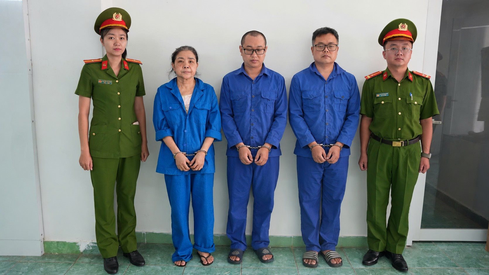 In 21.000 quyển sách không giấy phép, Giám đốc một công ty bị bắt