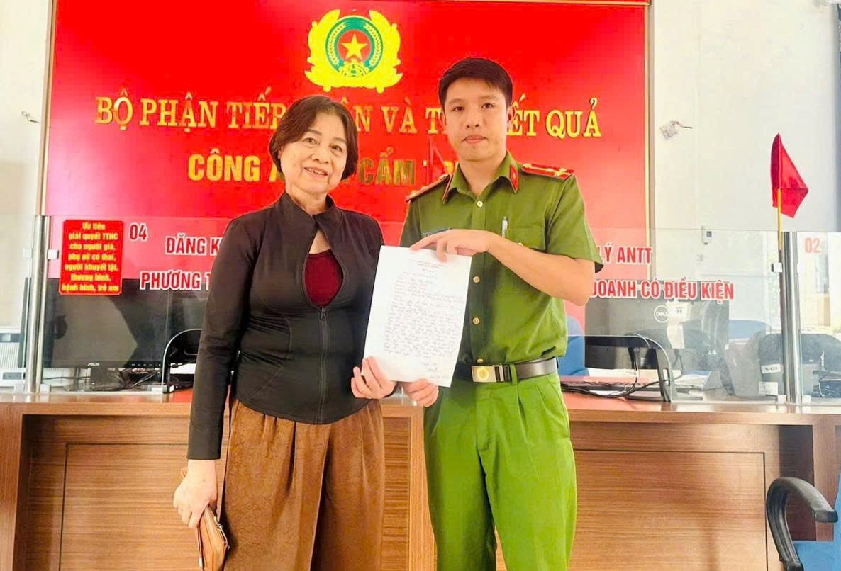 Sau cuộc gọi yêu cầu thực hiện ngay các thủ tục hành chính, người phụ nữ SN 1957 quyết không làm theo mà báo công an Hà Tĩnh