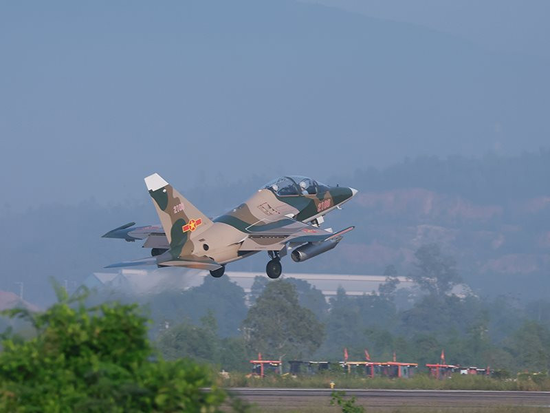 Chiến đấu cơ của Việt Nam dài gần 12 mét, bay hơn 900 km/h, mang bom và tên lửa lần đầu triển khai nhiệm vụ đặc biệt ở Gia Lai