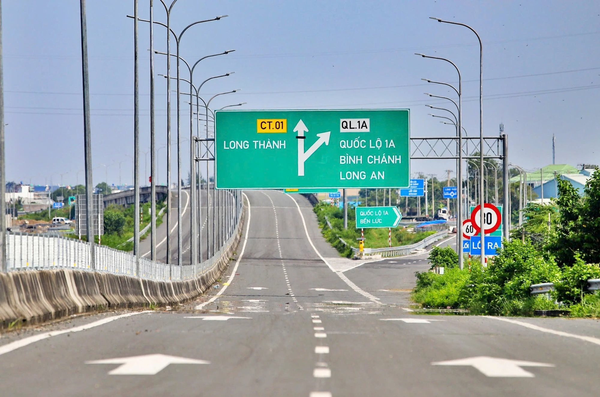 Cao tốc Bến Lức - Long Thành thông xe toàn tuyến, đại đô thị gần 700 ha hưởng lợi từ trục kết nối Đông - Tây